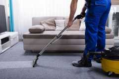 tip-top-tepih-servis-pranje-tepiha-cleaner-at-work